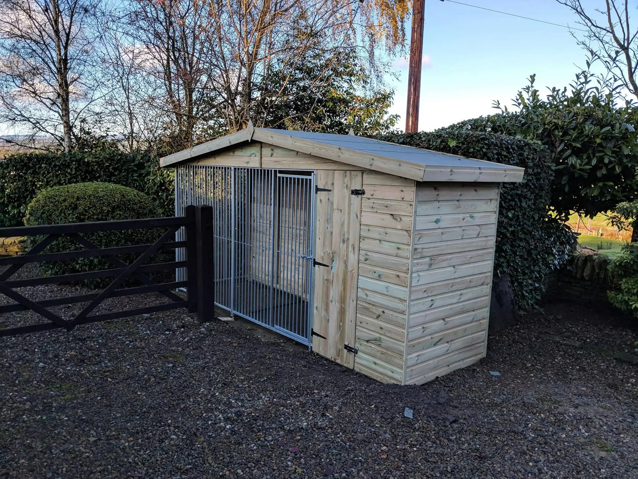Benchmark Dog Kennel with Apex Roof - Single 10 x 6.5ft, Premium Wood Range