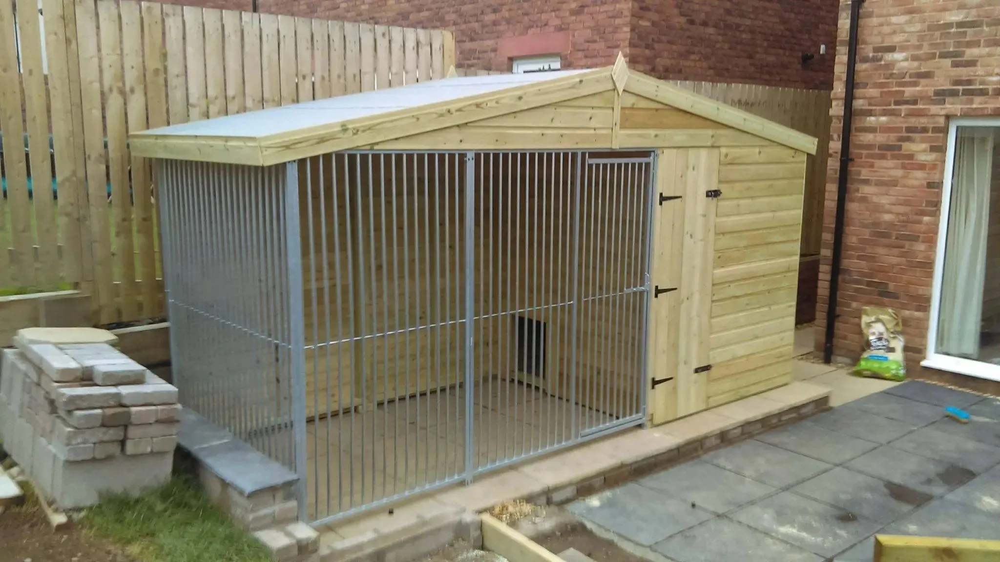 Benchmark Dog Kennel with Apex Roof - Single 10 x 6.5ft, Premium Wood Range